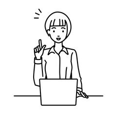 デスクで座ってPCを開いて何かひらめいたブラウスの女性