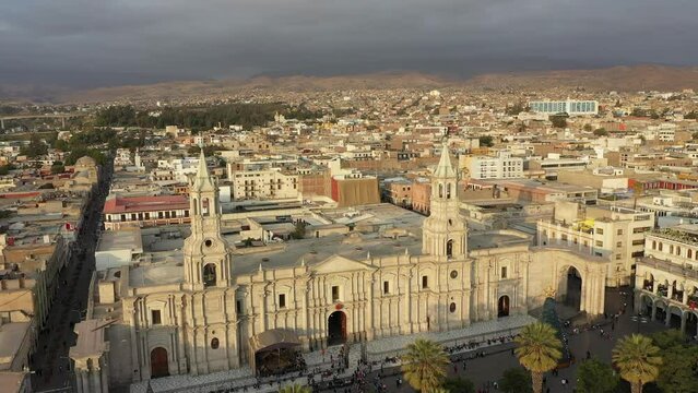 Plaza de Armas y catedral de Arequipa