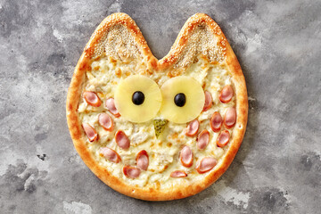 Owl-shaped pizza for kids with cream cheese sauce, chicken, Vienna sausage, pineapple, olives, pickled cucumber and sesame