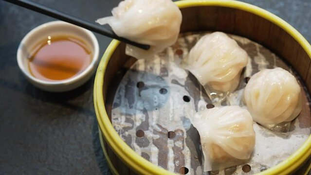 eat cooked dumpling