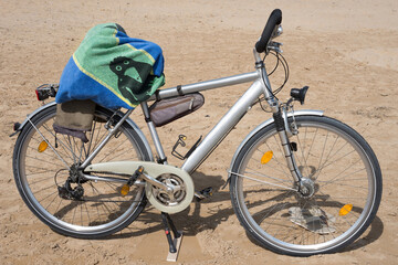 Bicicletta sulla spiaggia.