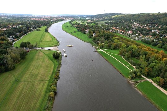 Die Elbe bei Pillnitz, Flussabw&auml;rts