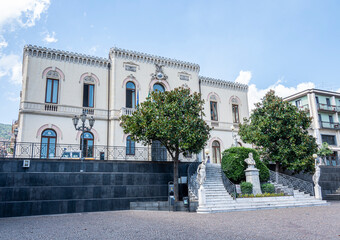 Obraz premium The City Hall of Zafferrana Etnea