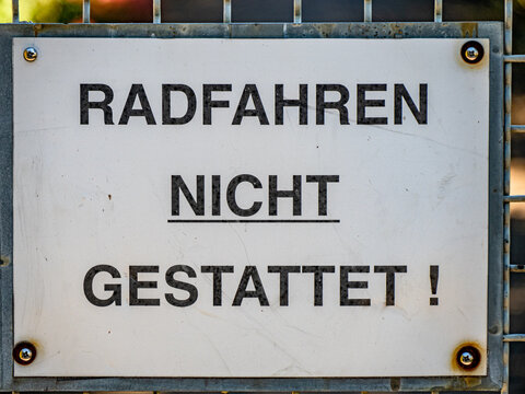 Schild Radfahren nicht gestattet
