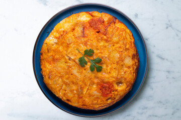 Spanish potato and chorizo ​​omelette. Traditional recipe of the tapa queen in Spain. - obrazy, fototapety, plakaty