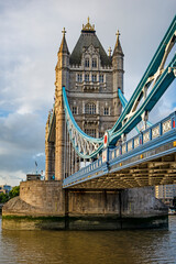 Tower Bridge in London (England).	 - obrazy, fototapety, plakaty