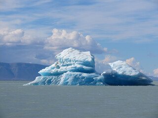 Iceberg flotando sobre el Lago Viedma. Parque Nacional de los Glaciares. Santa Cruz. Argentina.