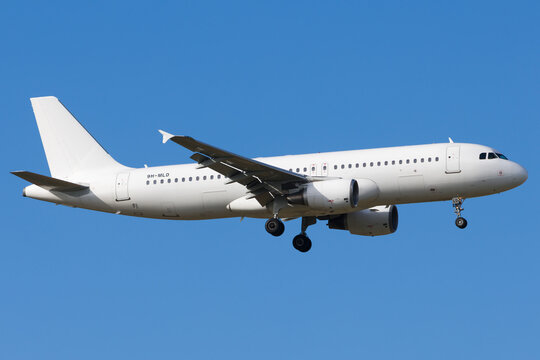 Avion Express Malta Airbus A320