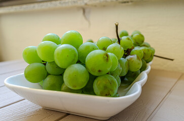 bowl of green grapes