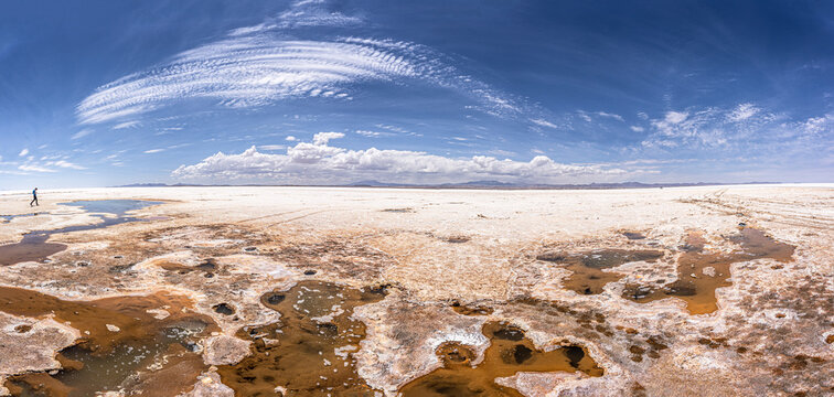 Ojos Del Salar En Uyuni