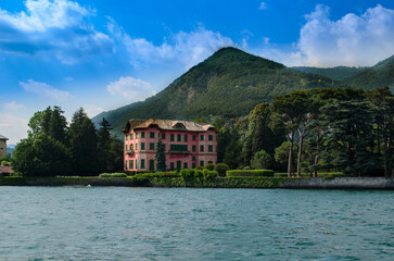 Fototapeta premium como lake and house