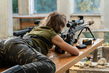 female sniper with a rifle - obrazy, fototapety, plakaty