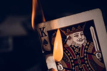 Carta quemandose, foto macro, © Quattro Art Ts