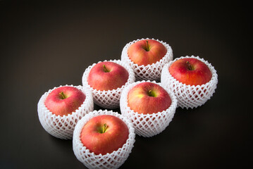 ダブルキャップに包まれた、酸味と甘みが絶妙においしい青森県産のりんご