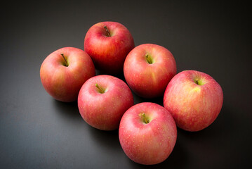 酸味と甘みが絶妙においしい青森県産のりんご