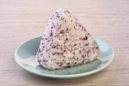 Japanese cuisine, Onigiri - Perilla plum rice ball 