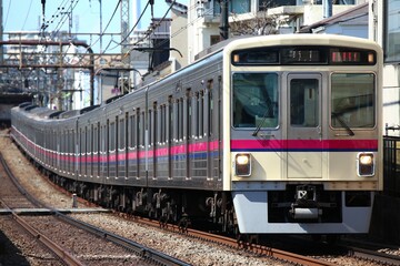 通勤電車 京王電鉄7000系 © Nakano
