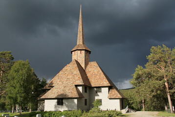 Fototapeta na wymiar église sous l orage