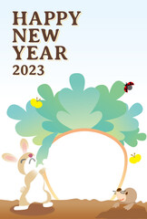 子ウサギと大きな人参のシンプルな背景の年賀状2023年　