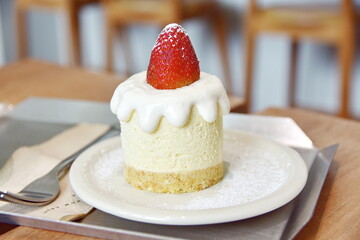 cheesecake with strawberries