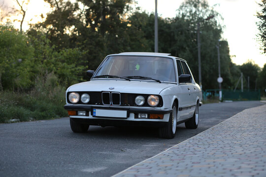 A stylish German car from the eighties - BMW 520i, E28, 1986.