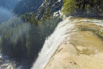 Selbstklebende Fototapeten Vernal Falls in Yosemite National Park © Fyle