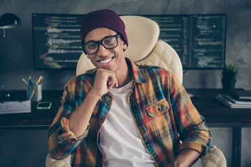 Photo of cheerful person hardware expert sitting chair hand touch chin beaming smile microsoft workplace office indoors