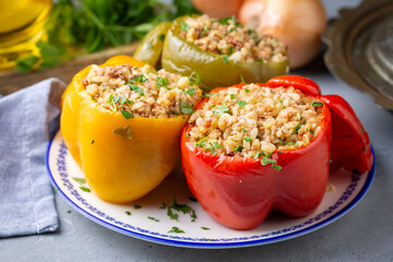 Stuffed peppers made with colorful bell peppers. A delicious stuffed pepper with bulgur and meat.