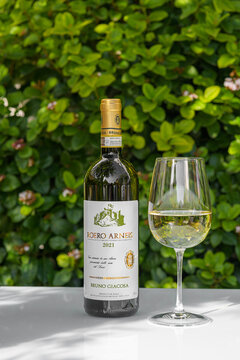 luxurious white wine roero arneis bruno giacosa, piemont