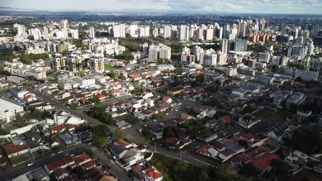 Visao aerea dos bairros Ah&uacute; e Cabral em Curitiba - Parana