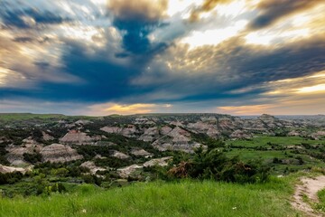 Scenic view of the Theodore Roosevelt National Park on a cloudy day - obrazy, fototapety, plakaty