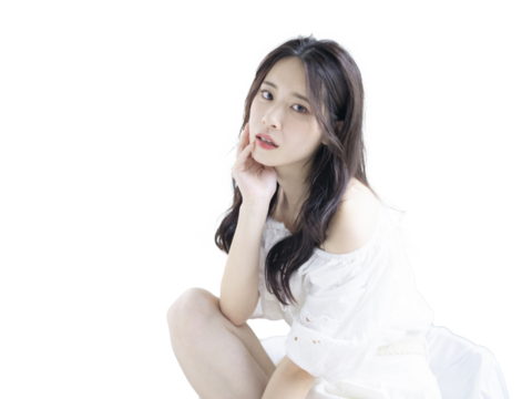 女性の美容イメージ　スキンケア　エステサロン　背景透過PNG　切り抜き写真