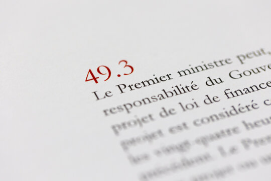 article 49.3 de la constitution française permettant l'adoption sans vote d'une loi