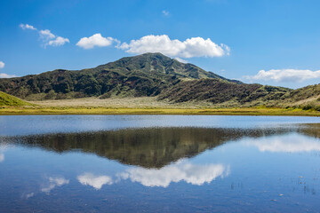 Fototapeta premium lake and mountains