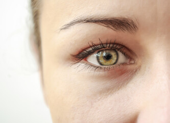 Obraz premium Girl looks into the camera, close-up, natural beauty