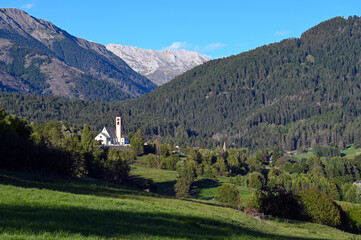 Paysage de montagne autour du village pittoresque de Daiano dans la province de Trente en Italie
