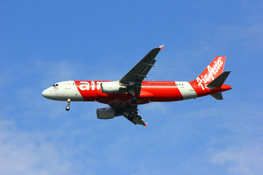 9M-AQR Airbus A320-200 Of Airasia