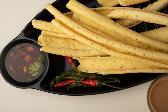fafda Gathiya (fafda jalebi) is a very popular Gujarati snack, common street snack from India.