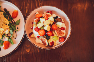 Joghurt Bowl mit frischen Früchten