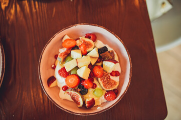 Joghurt Bowl mit frischen Früchten