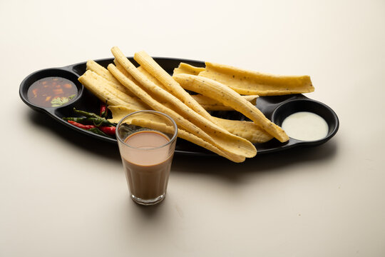 fafda Gathiya (fafda jalebi) is a very popular Gujarati snack, common street snack from India.
