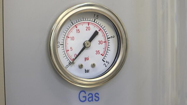 The arrow of the pressure gauge shows that there is no gas.