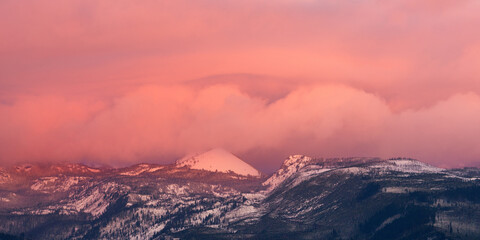 Fototapeta na wymiar Mountain landscape with scenic clouds in Oregon at sunrise.