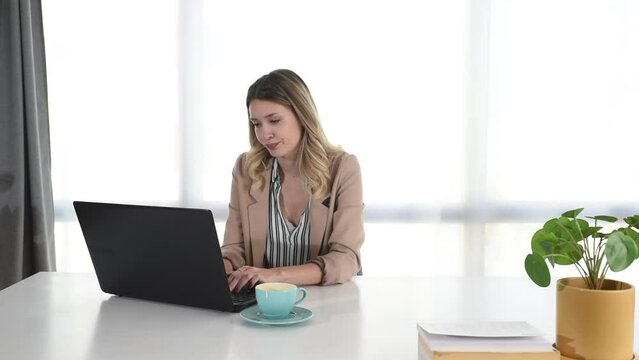 Young woman shouting trying to not to hear the loud noise from neighbor apartment in building while they renovate home and she cant work on laptop or study for school exam because of the noise