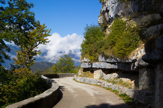 Weg zum Fort Belvedere ,Werk Gschwent in Lavarone 