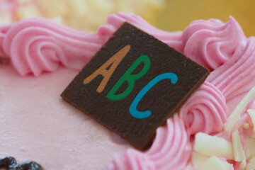 Torte mit ABC Schild