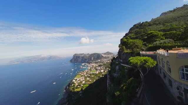 Strada panoramica di Capri. Italia.
Vista aerea della strada che collega Capri con Anacapri.
