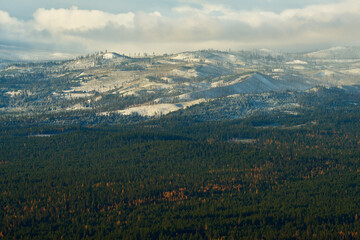 Mountain landscape with autumn forest in Oregon in the morning.