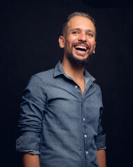 Obraz premium White man smiling, in studio, gray hair