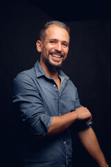 Obraz premium White man smiling, in studio, gray hair